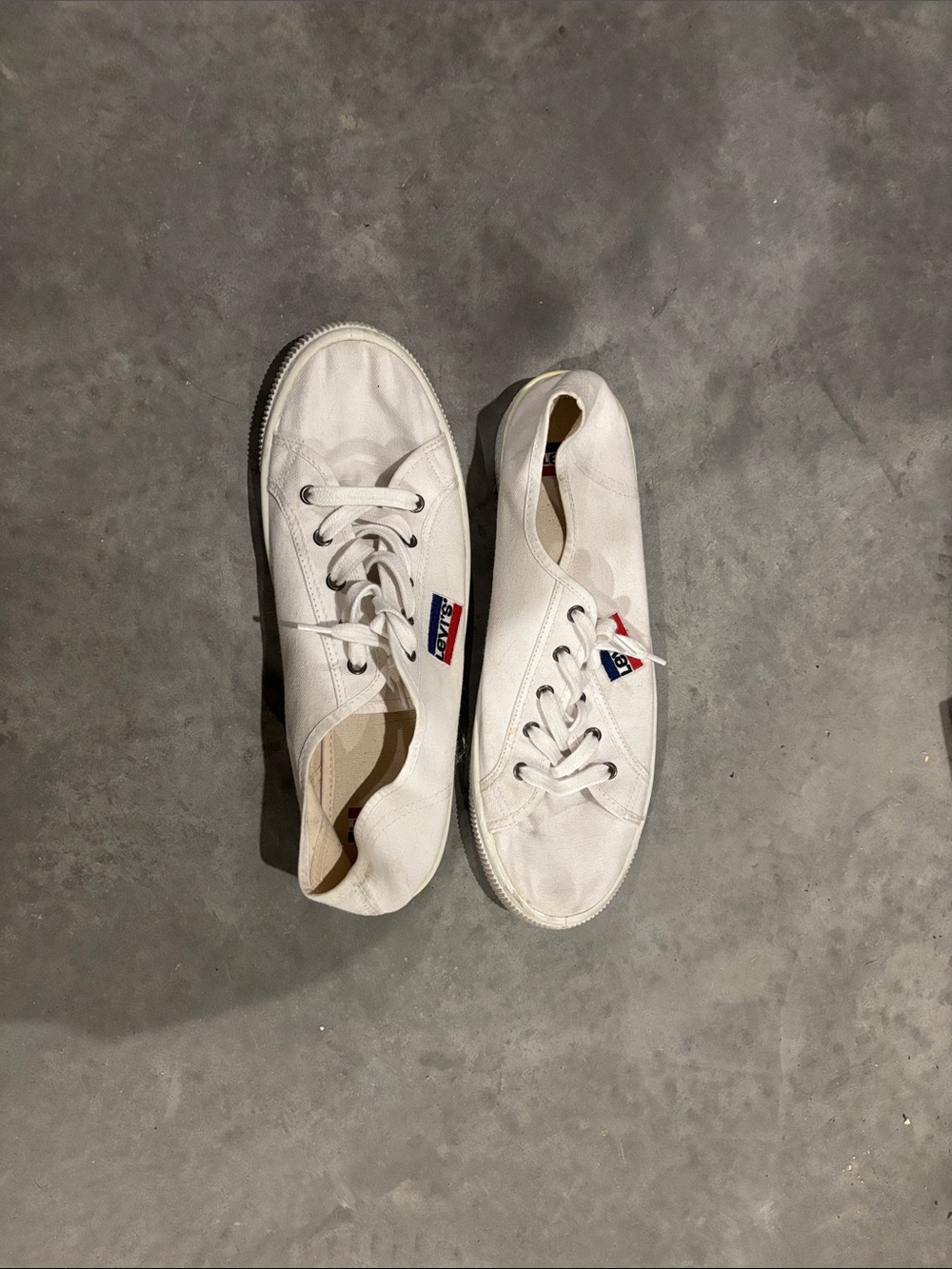 Levi’s White Canvas Sneakers